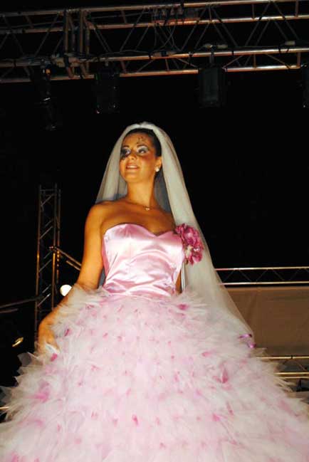 Cerimonia Matrimonio Abito da Sposa sartoria vestito su misura. Boutique negozio a Roma centro. Vestiti spose. Abiti moda sposi Atelier matrimoni