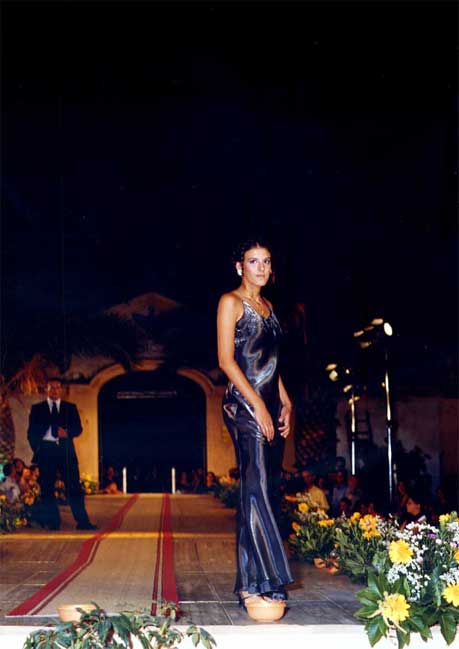 Abiti da sera personalizzati abbigliamento personalizzato Atelier a Roma. Design abito donna cerimonia vestito elegante su misura sartoria Elins moda foto-593 