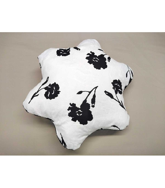 Cuscini design su misura stile fantasia cuscino bianco e nero tessuto piquet damascato acquista online cuscini piquet damascato arredo casa a Roma foto-829 