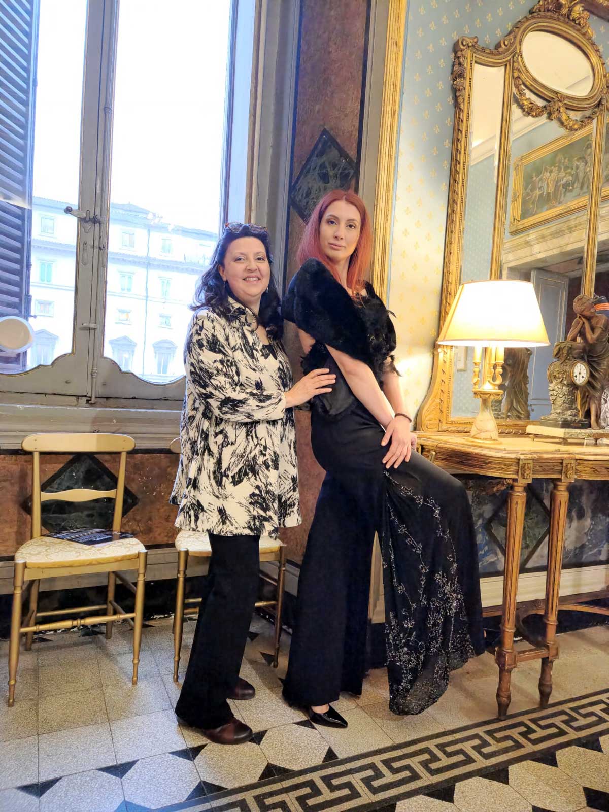 Mod’Art Roma - Il fascino dei colori - sfilata modelle nello storico Palazzo Ferrajoli - evento d’alta moda con gli eleganti abiti di Elins moda stilista con modella